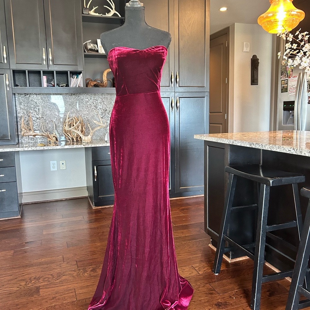 Windsor Strapless Velvet Dress in Deep Red